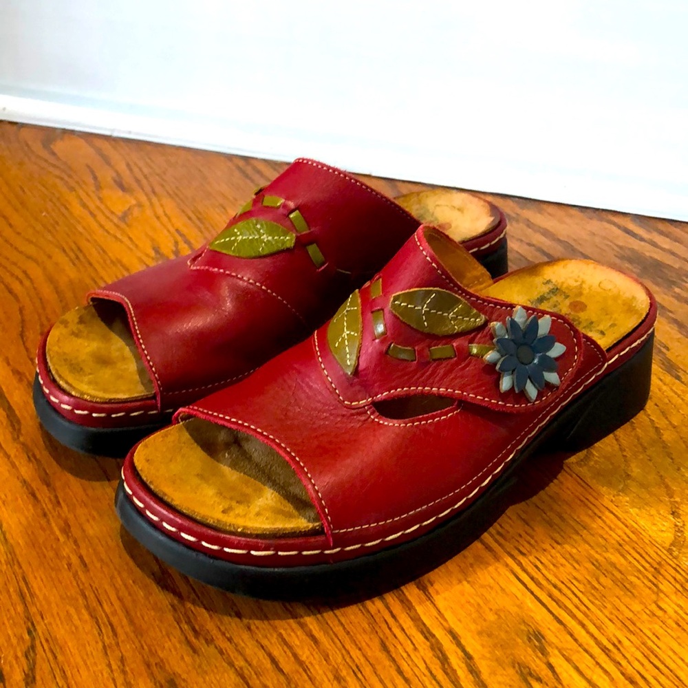 Think! Women’s Red Floral Leather Slip-On Sandals Size 36 European!